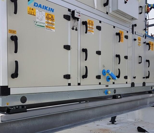 Liikettä rajoittava teräsjousivaimennin Vibro-MSR lämpöpumpun alla