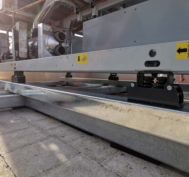 Vibro-SMR teräsjousivaimennin korkeuden säädöllä