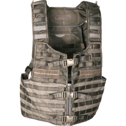 Retkipuukko Morakniv Pathfinder BlackBlade MOLLE-tupen kiinnitys liiviin